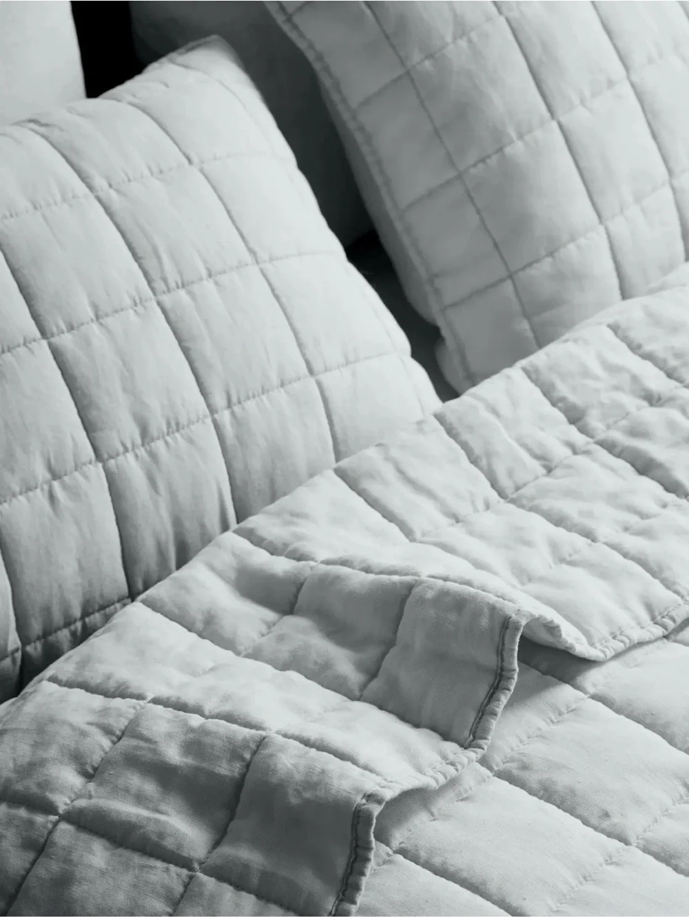 Quince European Linen Box Quilt Set in Mist King with Standard Size Shams 1196